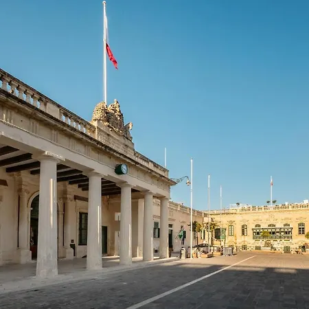 Main Street Deluxe Valletta