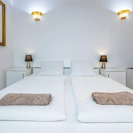 Main Street Deluxe *