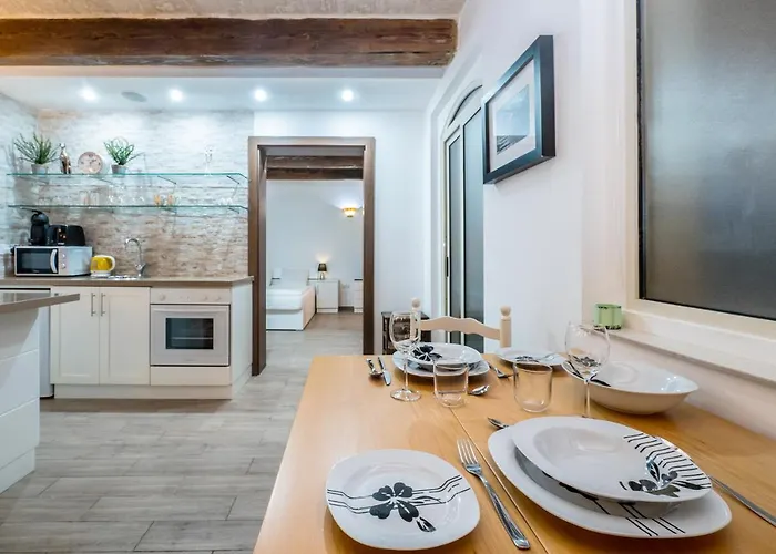 Main Street Deluxe La Valletta