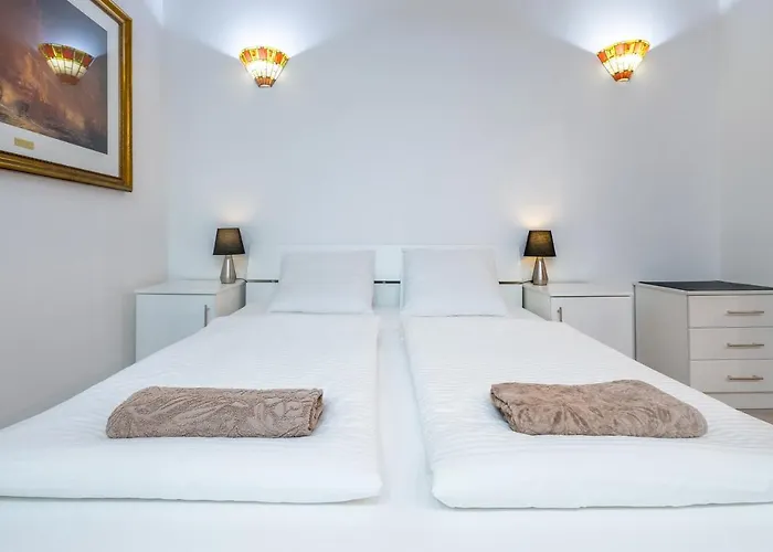 Main Street Deluxe *