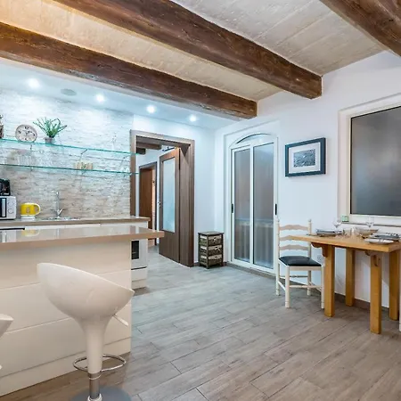 Main Street Deluxe Valletta