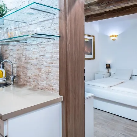 Main Street Deluxe Lejlighed