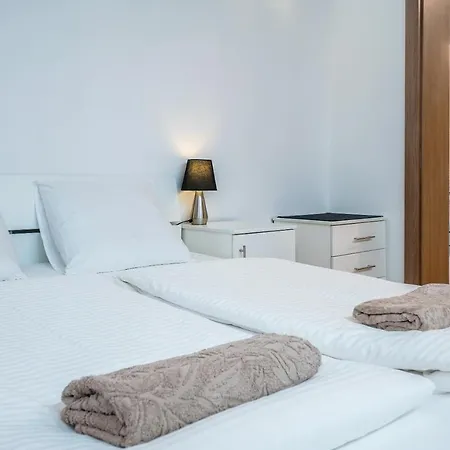 Main Street Deluxe * Valletta