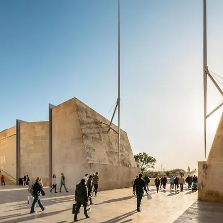 Main Street Deluxe *