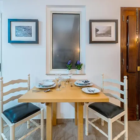 Main Street Deluxe * Valletta